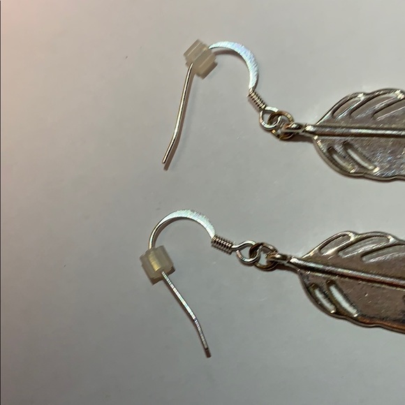 🎈Silver Feather Drop Earrings - Picture 4 of 4